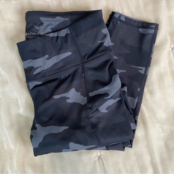 Athleta Contender 7/8 Tight in black and gray camo print with zip side pockets S - Picture 3 of 16